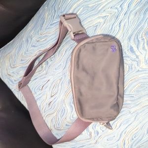 Lululemon everywhere belt bag